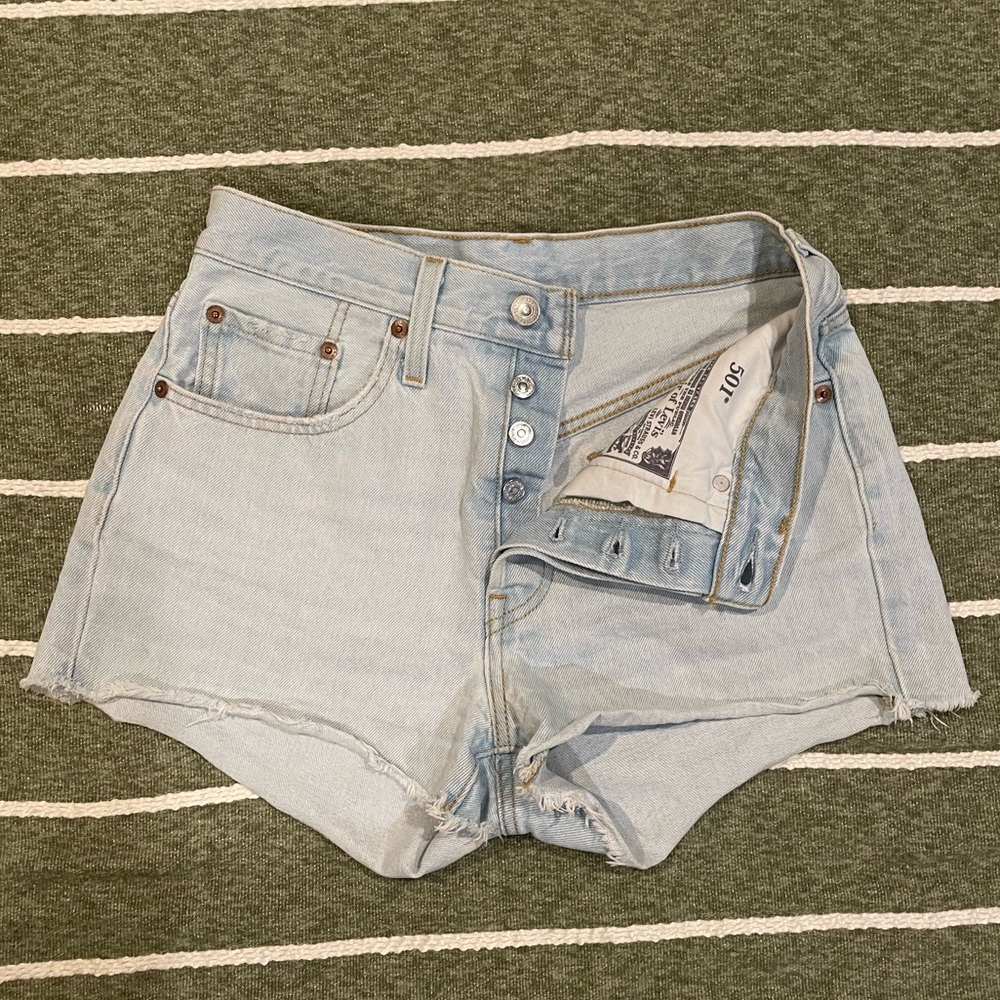 Levi’s 501 Denim Shorts 🌹